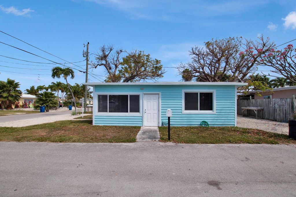 11102 3rd Ave, Marathon, FL 33050