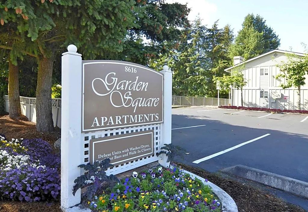8616 Hipkins Rd SW, Lakewood, WA 98498