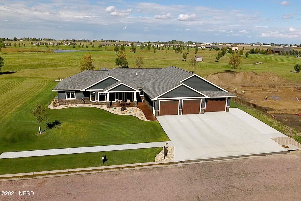 3377 12th Ave NW, Watertown, SD 57201