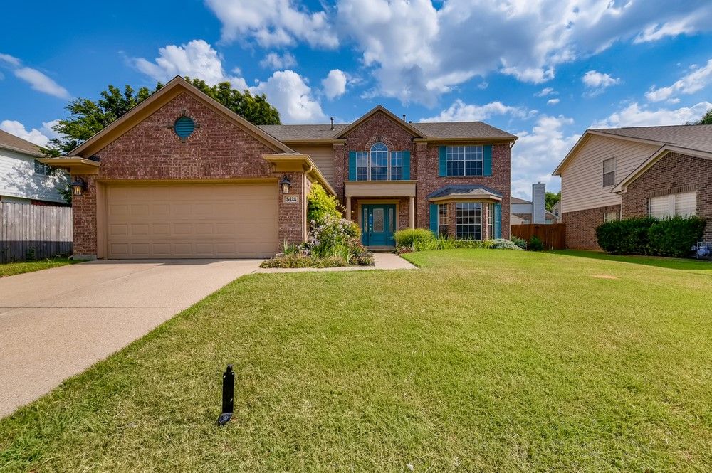 5428 Crater Lake Dr, Fort Worth, TX 76137