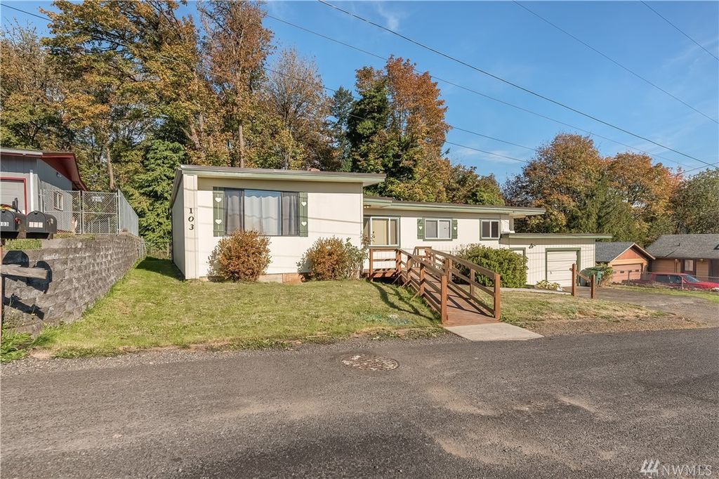 103 Mountain View Dr, Longview, WA 3 Bed, 2 Bath SingleFamily Home