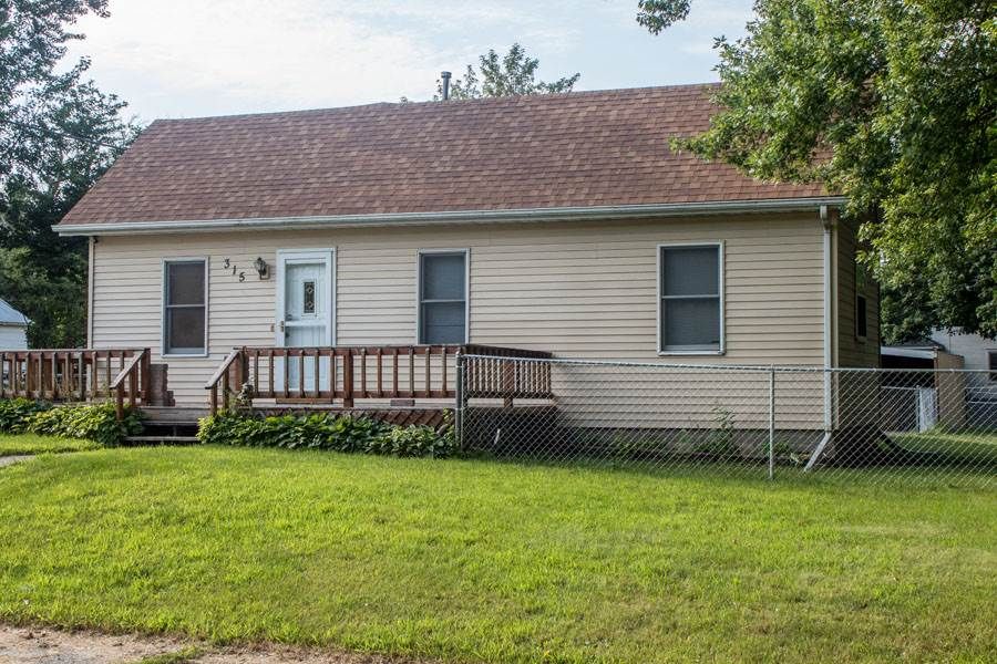 315 W  Prospect St, Clarksville, IA 50619