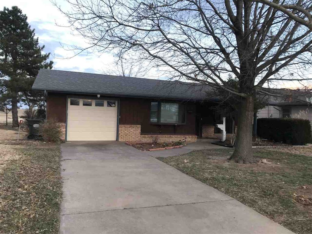 420 S Ingle St, Mooreland, OK 73852