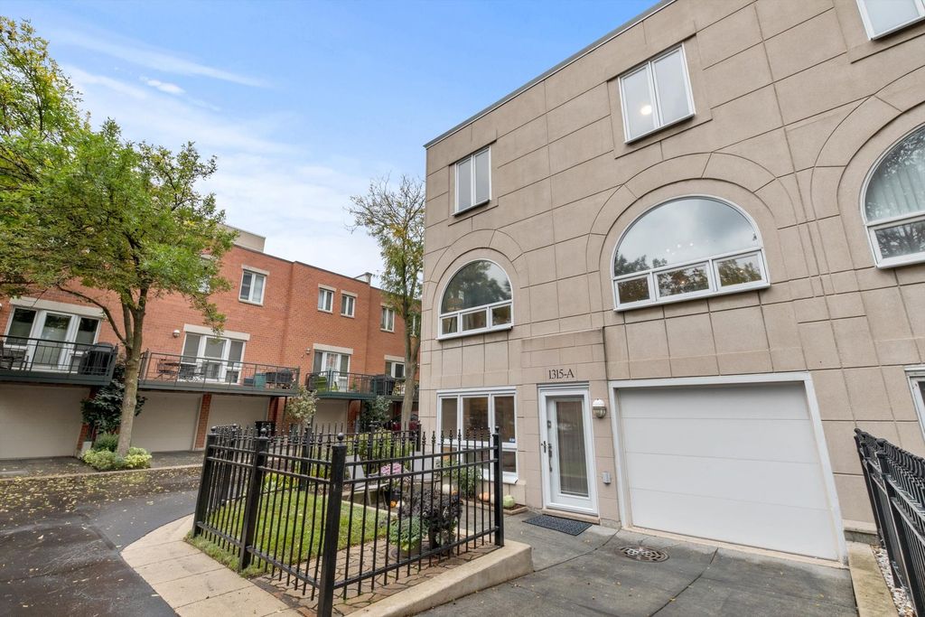 1315 S Plymouth Ct #A, Chicago, IL 60605