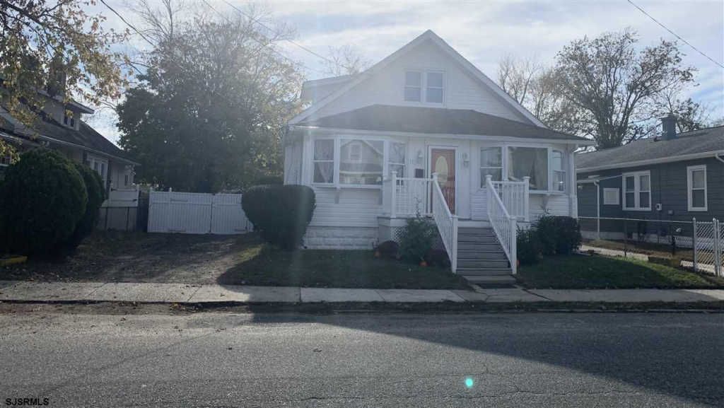 17 E Lindley Ave, Pleasantville, NJ 08232