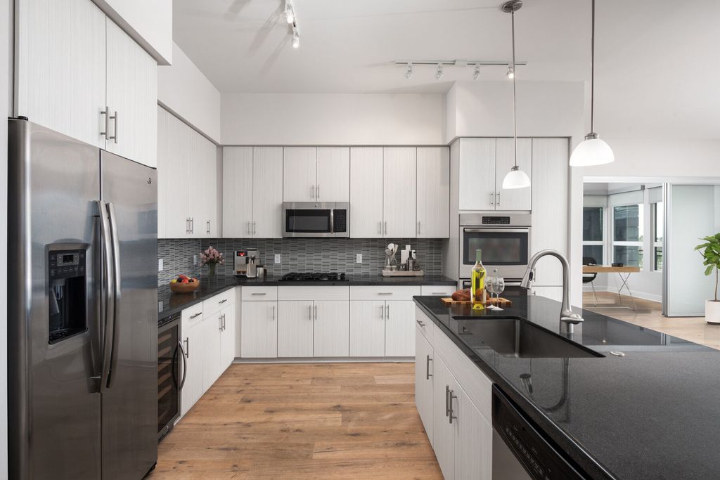 7350 E Stetson Dr, Scottsdale, AZ 85251