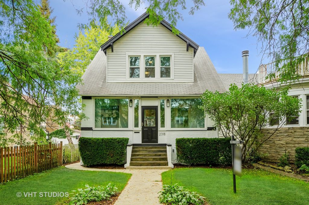 2318 W Morse Ave, Chicago, IL 60645