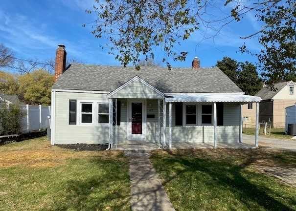 607 W Calhoun St, Salem, VA 24153