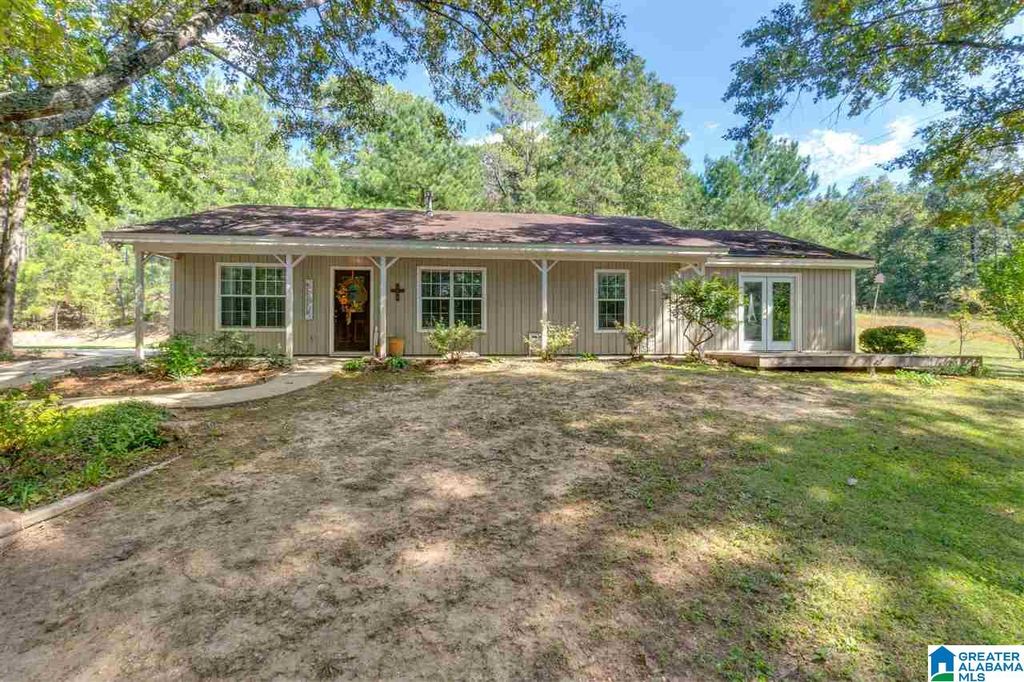 369 Kindling Ridge Rd, Deatsville, AL 36022
