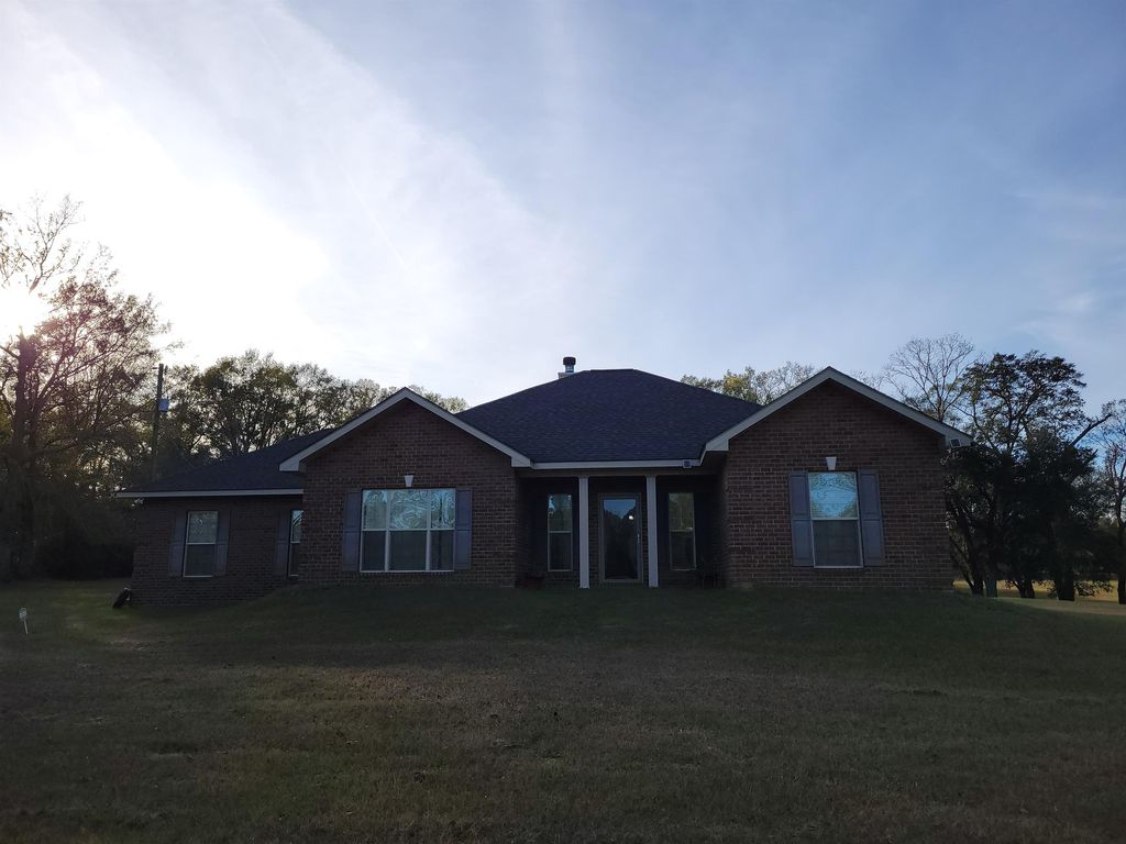 1246 Jodie Baxter Rd, Lucedale, MS 39452