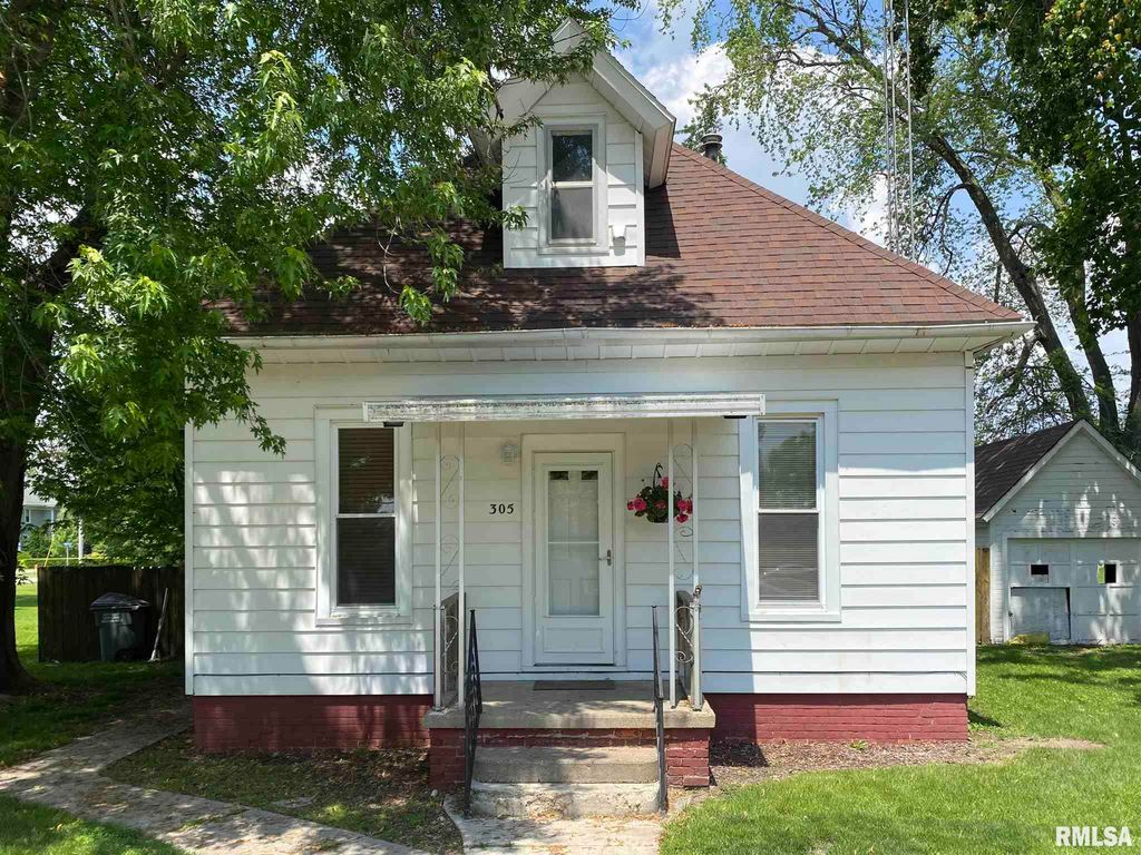 305 E Roberts St, Colchester, IL 62326