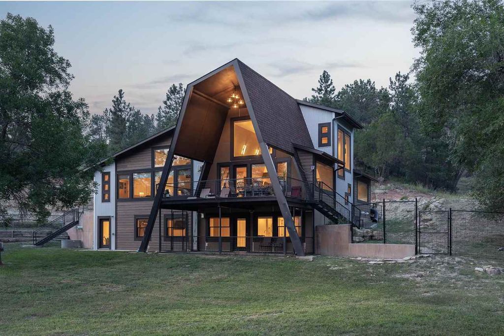 1 Canyon View Cir, Hot Springs, SD 57747