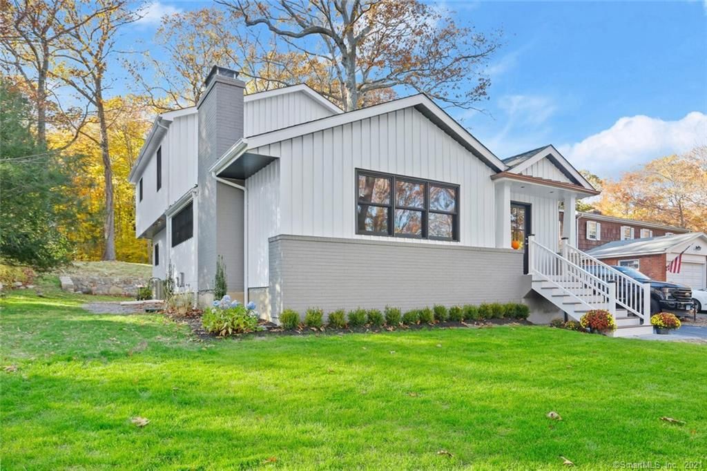 105 Old Dike Rd, Trumbull, CT 06611