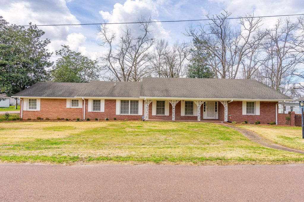 205 S 3rd St, Collins, MS 39428 Trulia