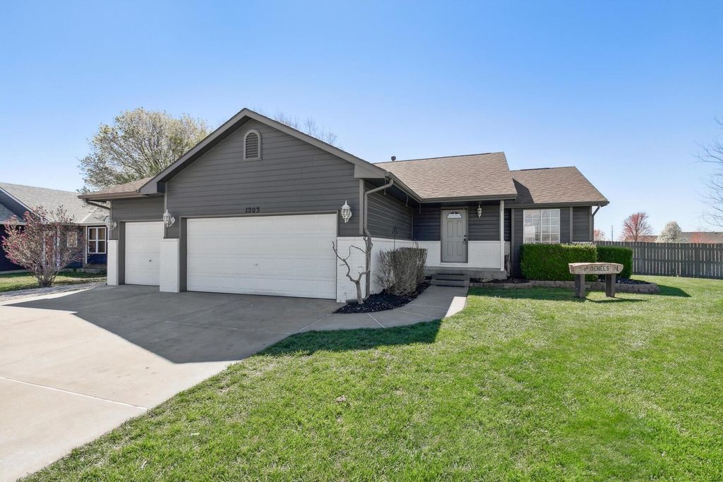 1203 E  Red River Dr, Clearwater, KS 67026