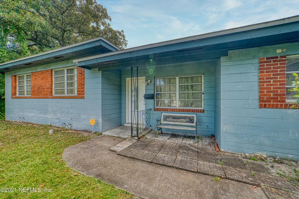 5534 Bradshaw St, Jacksonville, FL 32277