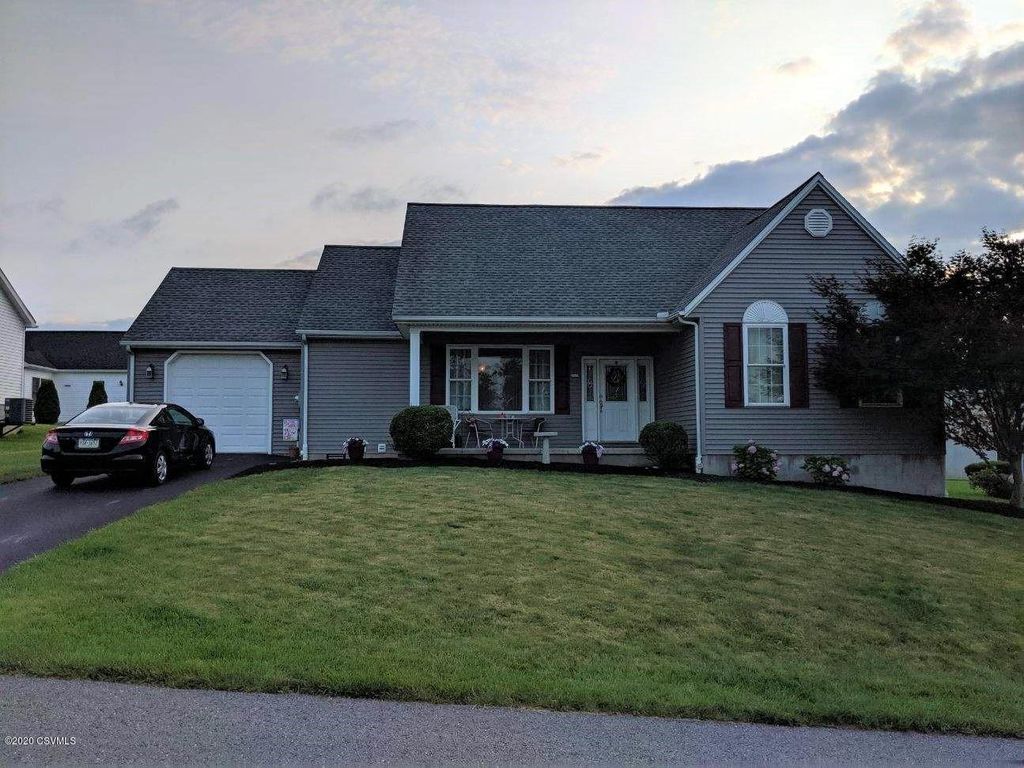 335 Fairview Dr, Selinsgrove, PA 17870