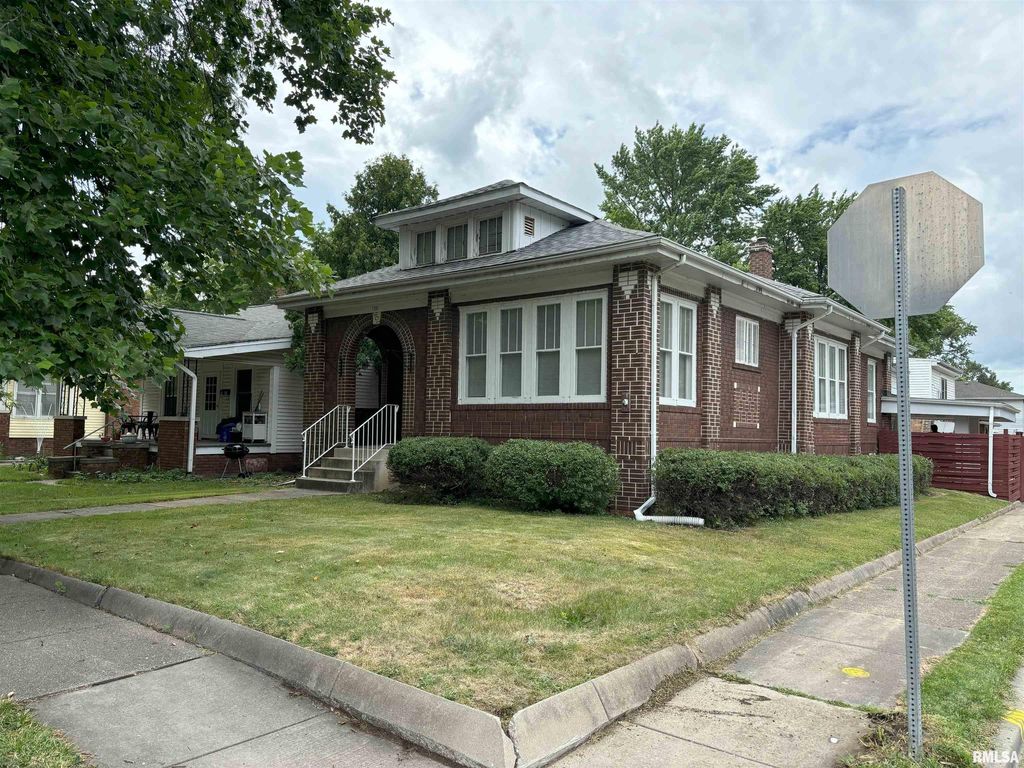 1301 W Edwards St Springfield IL 62704 See Est Value Schools More 1301 W Edwards St Springfield IL 62704 See Est Value Schools More