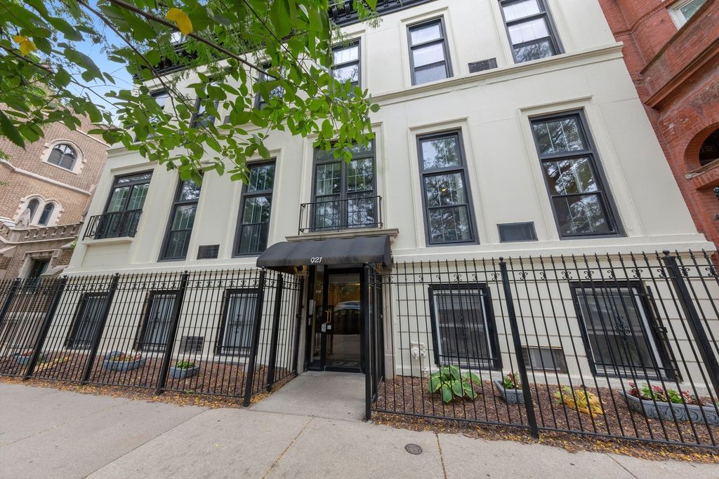 921 N Lasalle St #10, Chicago, IL 60610