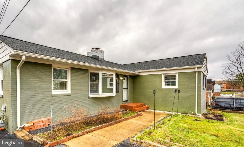 3537 Gordon St, Falls Church, VA 22041