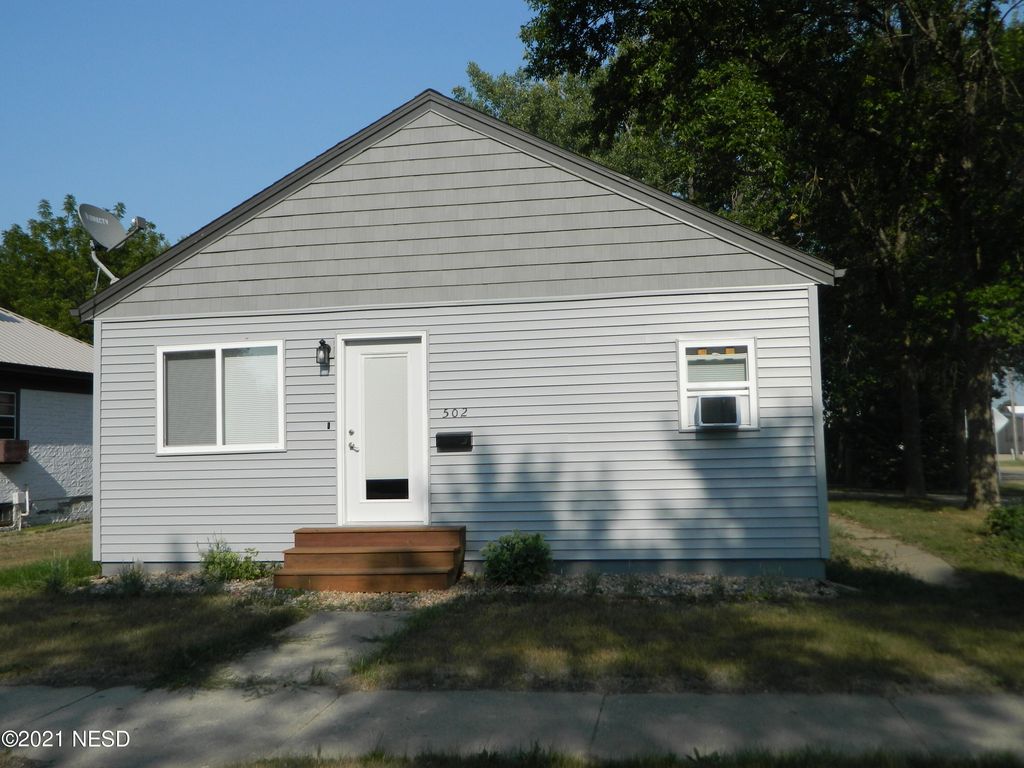 502 W 4th St, Webster, SD 57274
