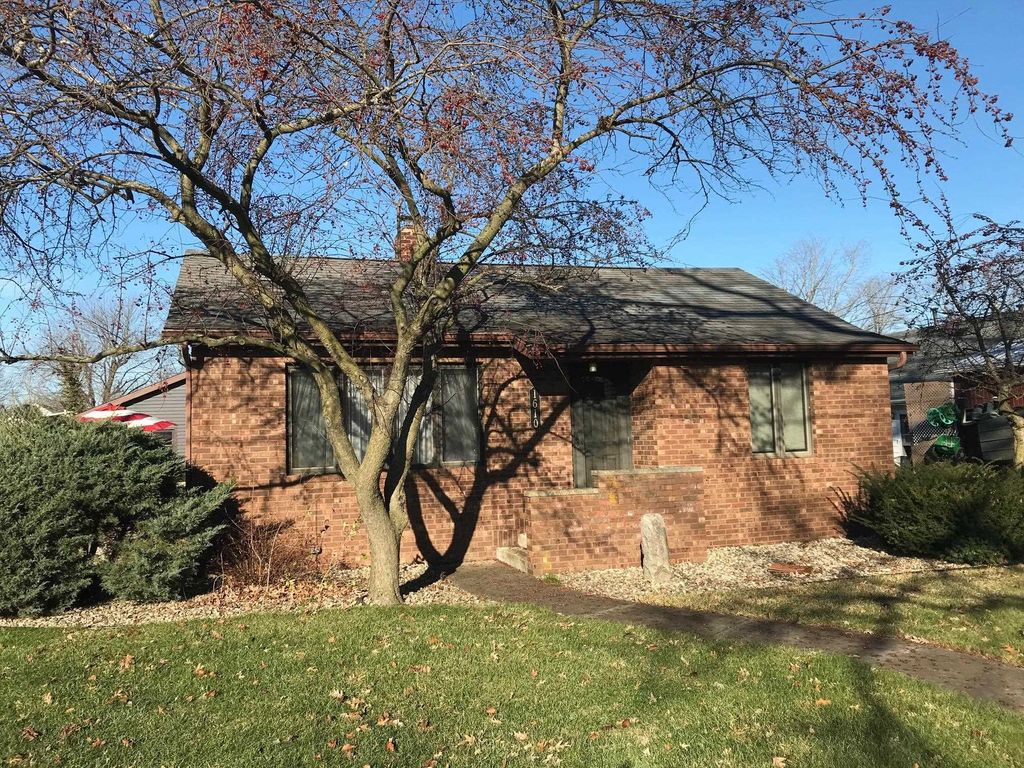 1610 Mitchell Dr, Rochester, IN 46975