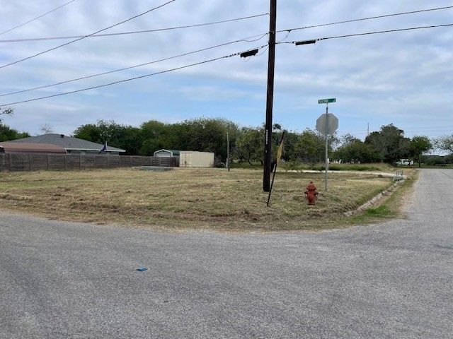 602 2nd St, Gregory, TX 78359