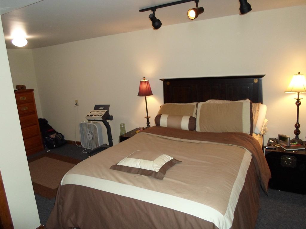 1113-1115 W Patterson Ave #1E, Chicago, IL 60613