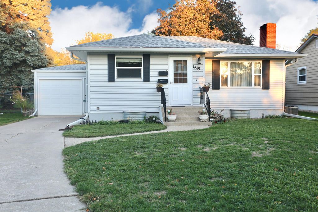 1619 S Main St, Aberdeen, SD 57401