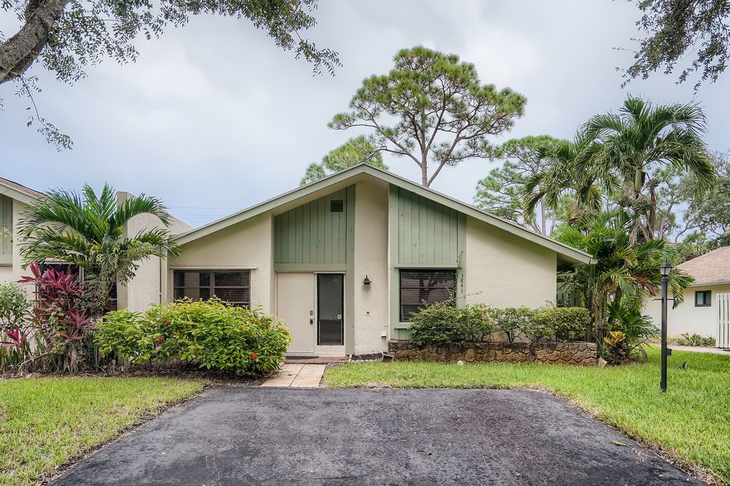 3841 Arelia Dr N, Delray Beach, FL 33445