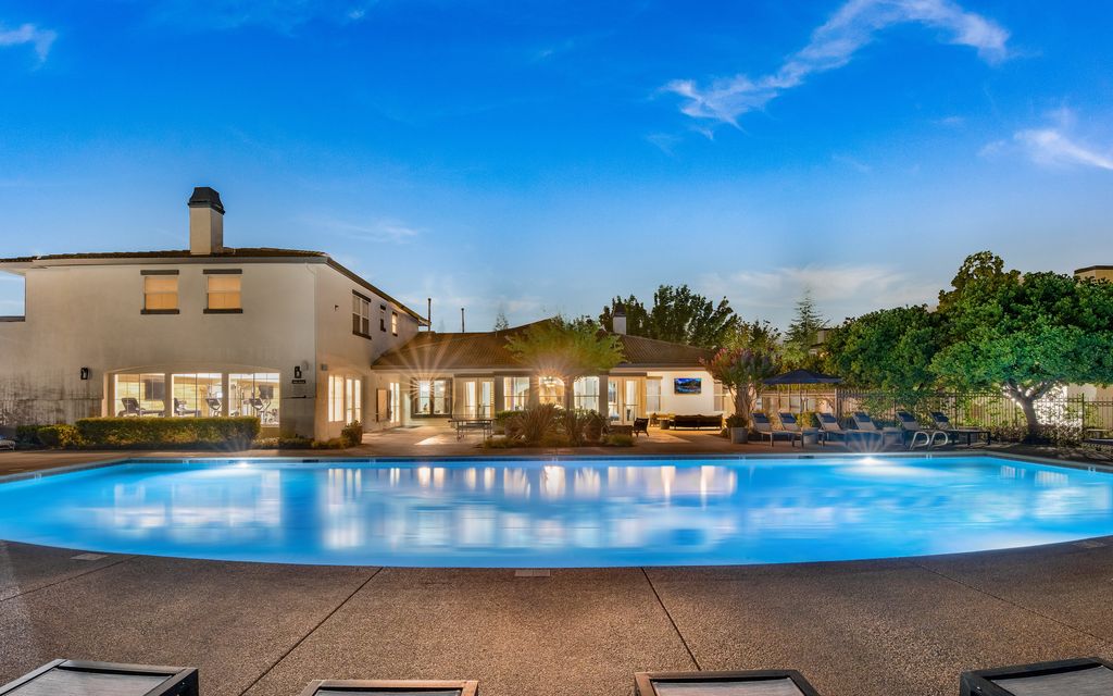 700 Gibson Dr, Roseville, CA 95678