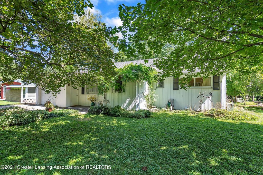 1026 Robb St, East Lansing, MI 48823