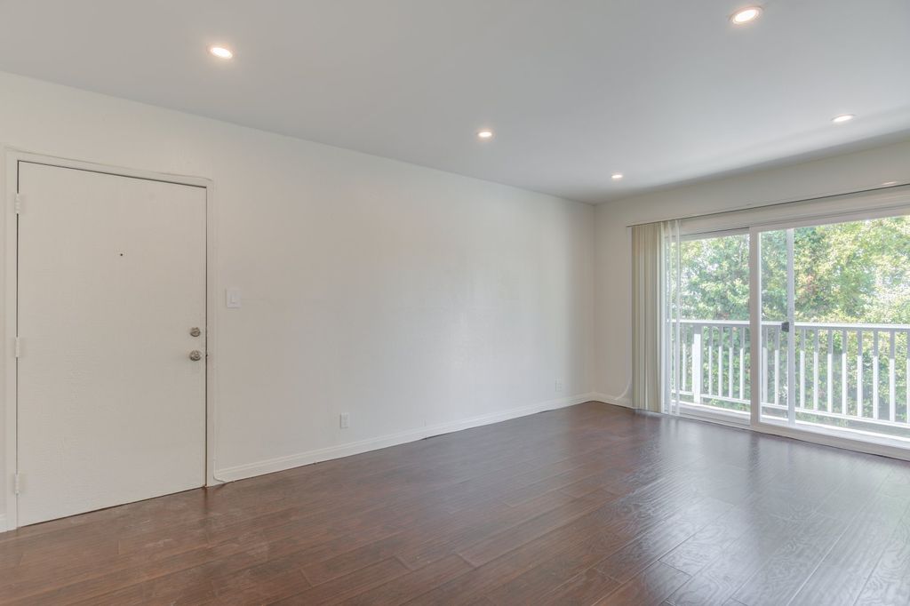 1818 19th St #5, Santa Monica, CA 90404