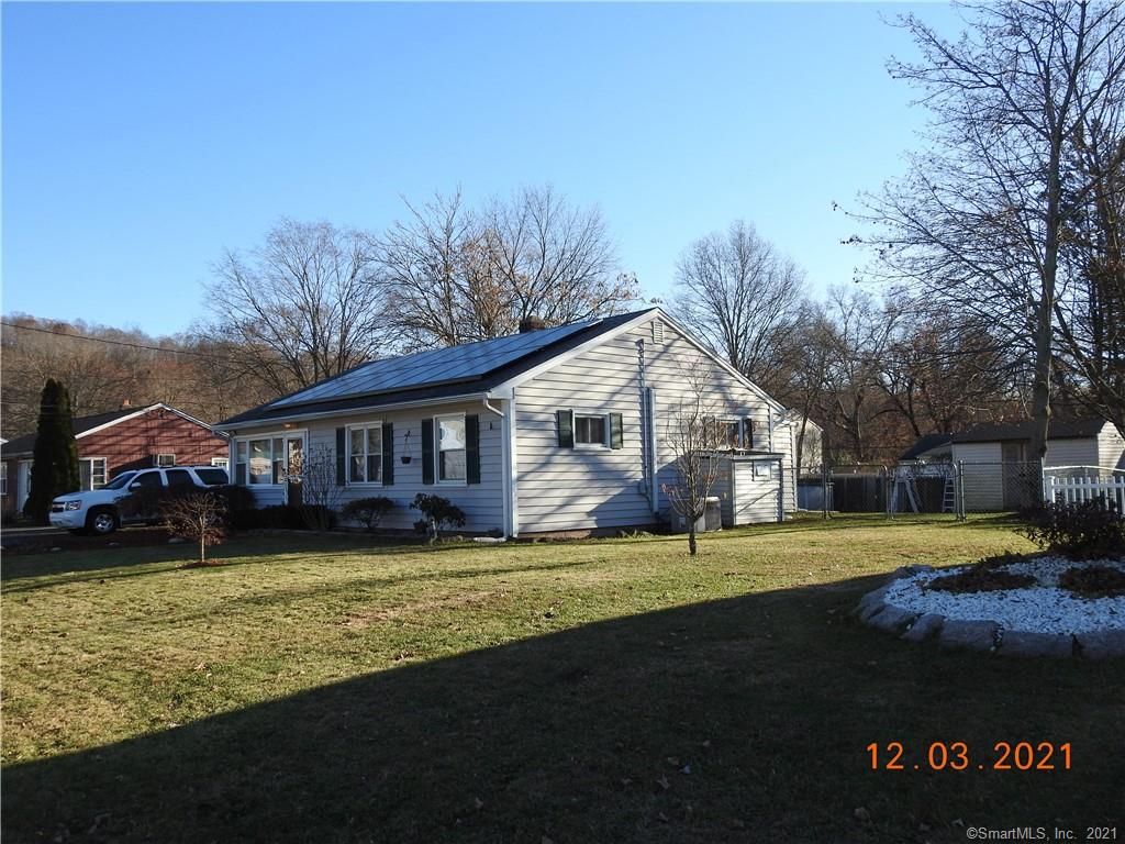28 Navarro Rd, East Haven, CT 06512