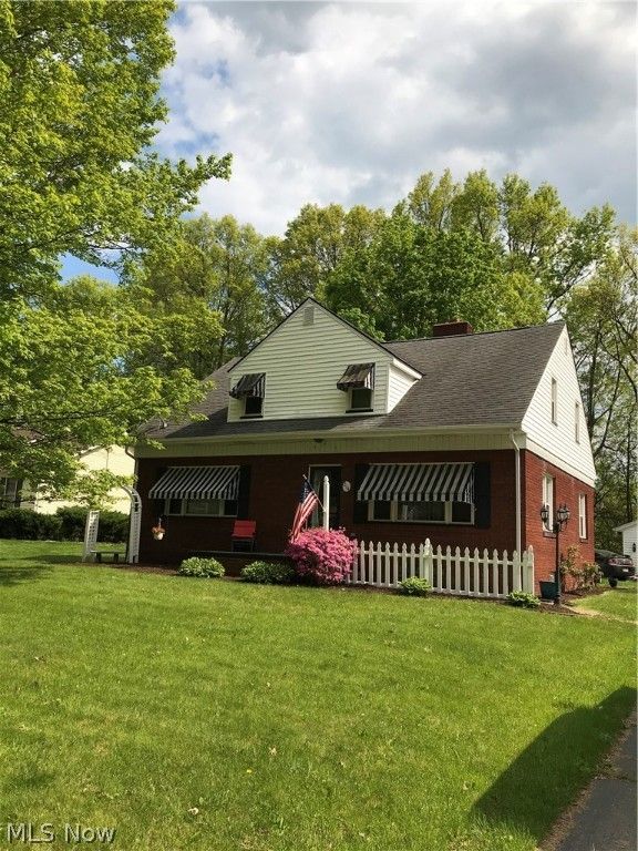 214 Natale Dr, Cortland, OH 44410