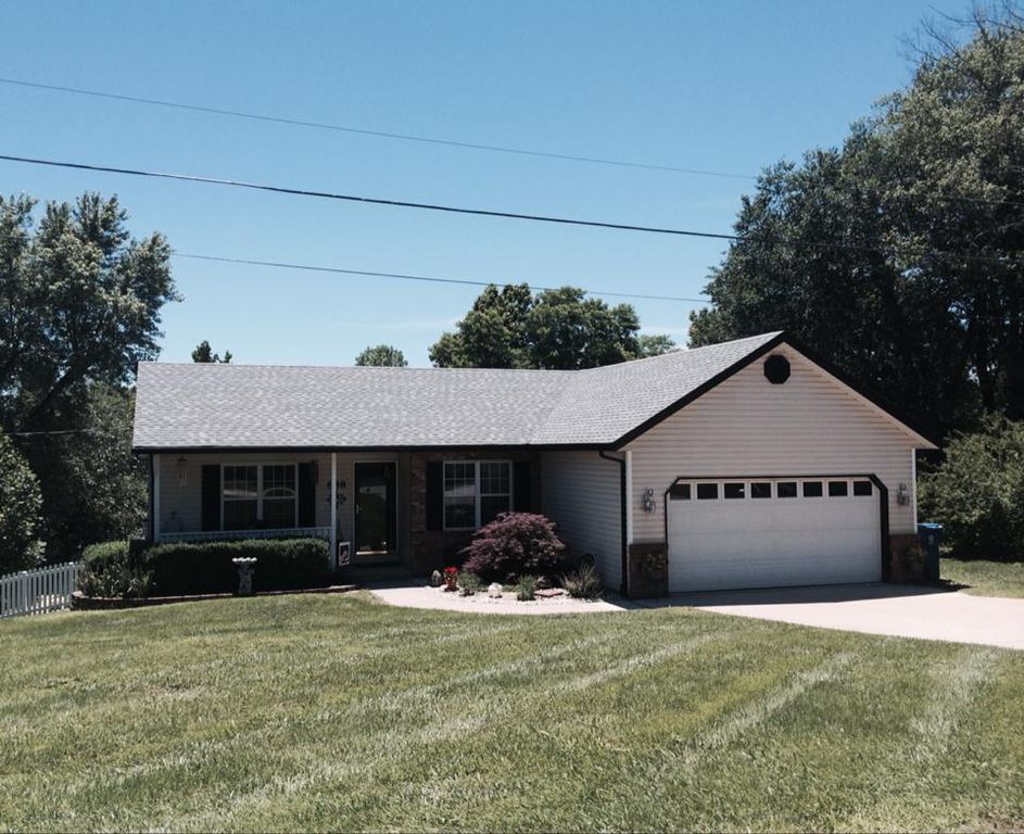 888 W Country Ln, Collinsville, IL - 4 Bed, 3 Bath Single-Family Home
