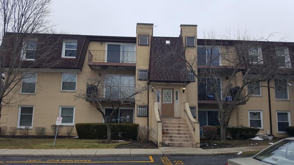 810 N River Rd #2B, Mount Prospect, IL 60056