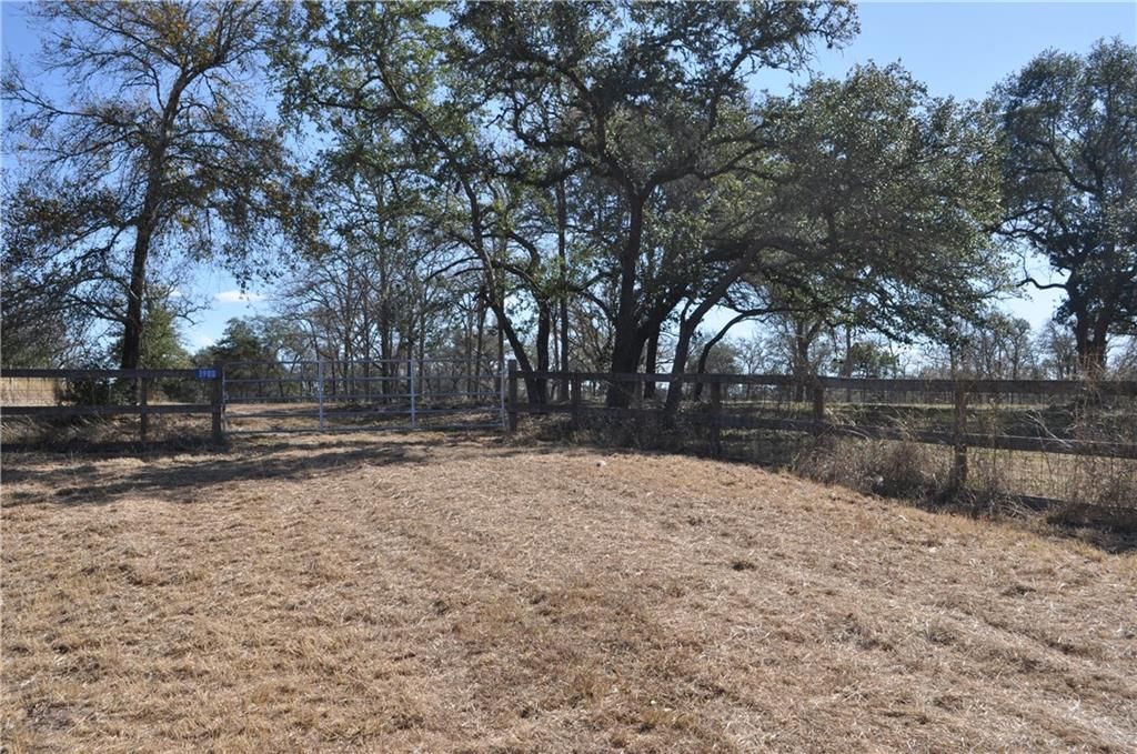 3900 Ruether Rd, La Grange, TX 78945