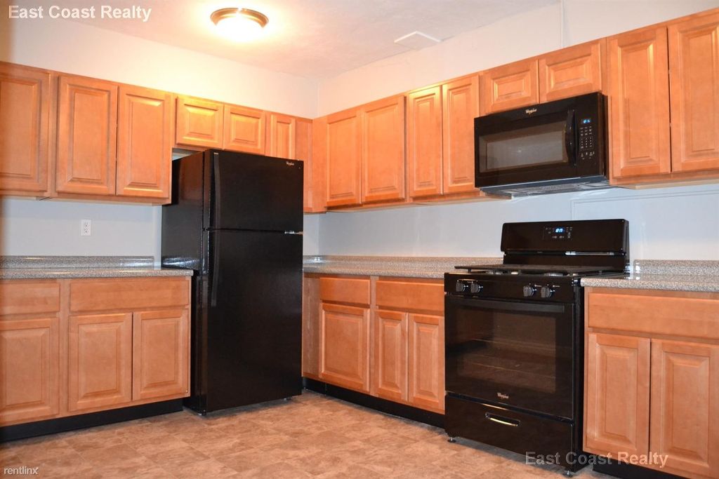142 Davis Ave #1, Brookline, MA 02445