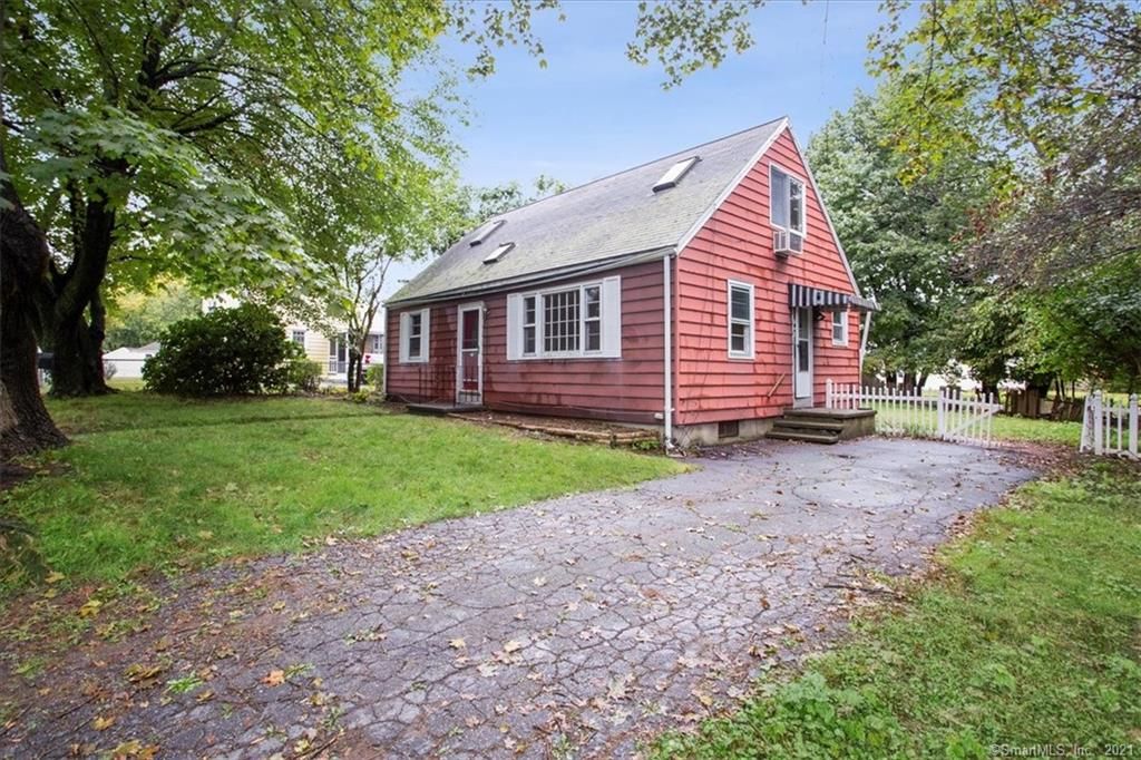 28 Merritt Ave, Milford, CT 06460