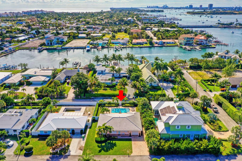 1118 Surf Rd, West Palm Beach, FL 33404