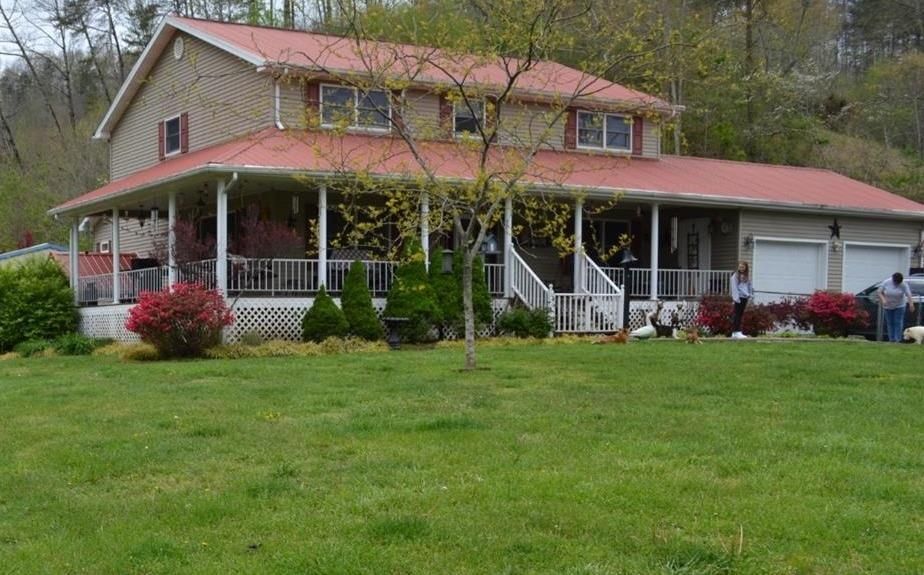 674 Hensley Rd, Salyersville, KY 4 Bed, 2 Bath SingleFamily Home