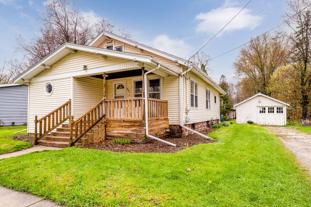 441 Walnut St, Watervliet, MI 49098