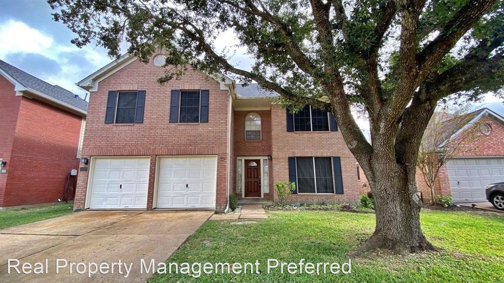 316 Lasso St, Angleton, TX 77515