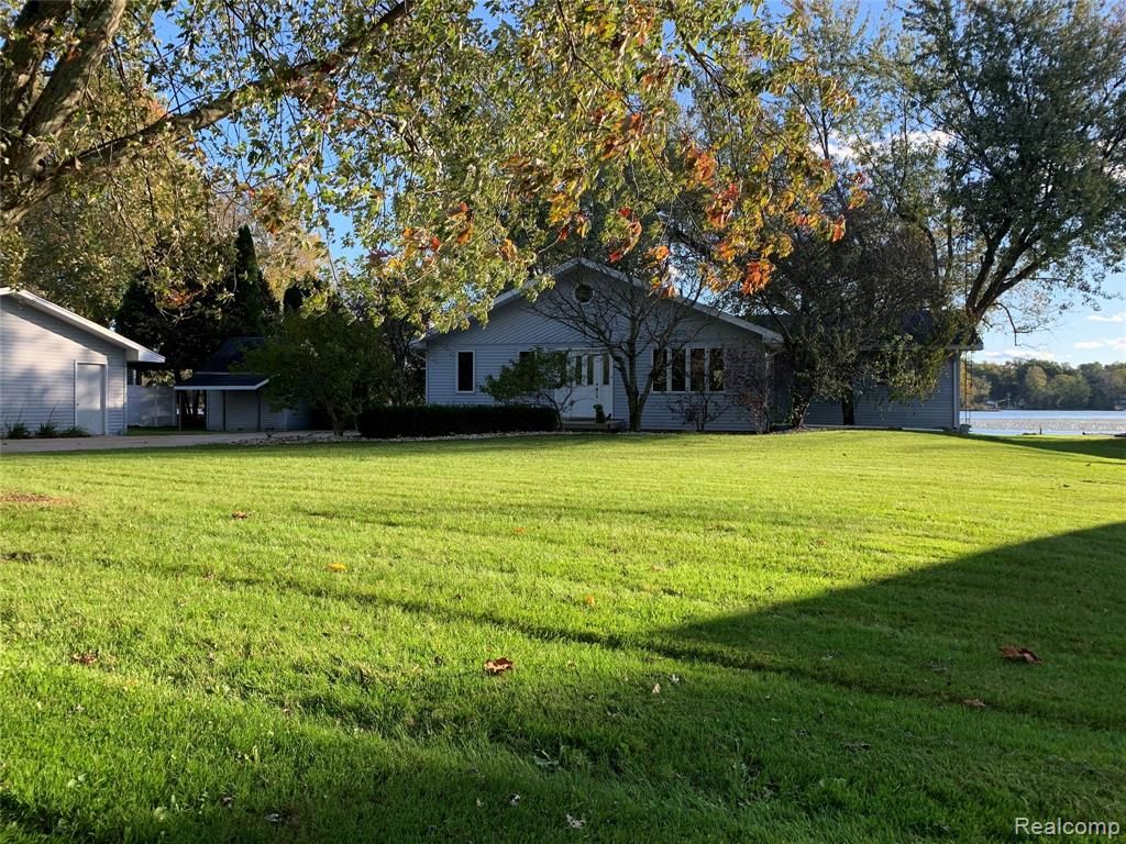 369 Meadow Ln, Brooklyn, MI 49230