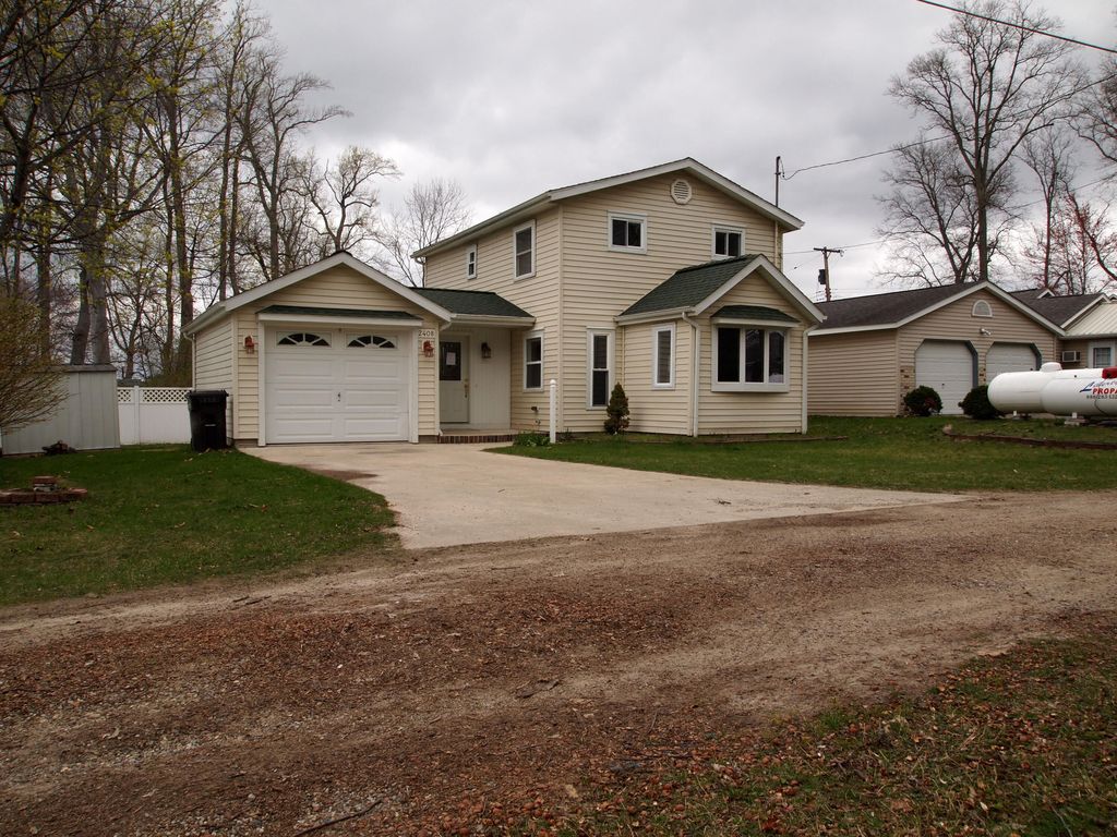 2408 Spruce Dr, Reading, MI 49274