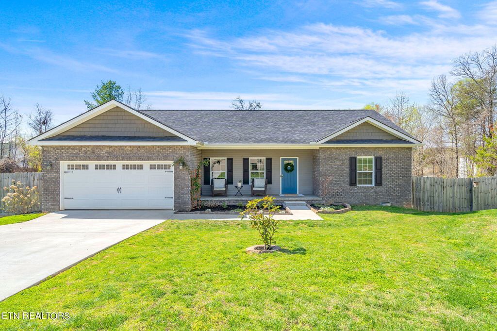 2000 Country Brook Ln, Knoxville, TN 37921