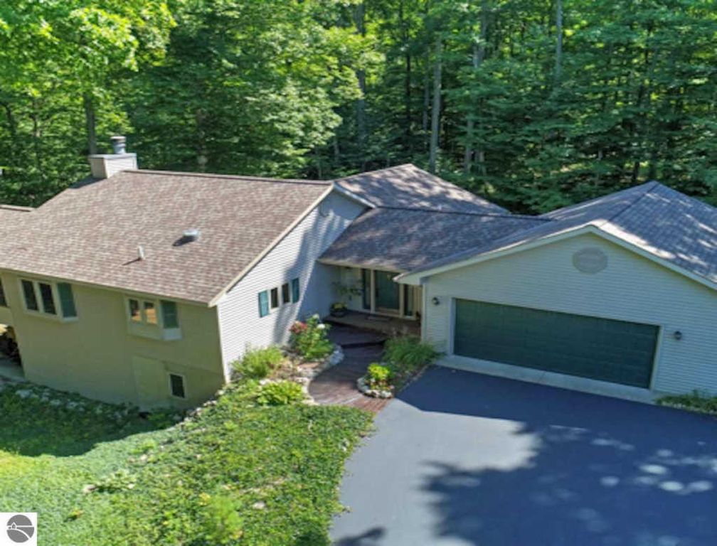 11433 S Ramblewood Dr, Cedar, MI 49621 3 Bed, 3 Bath SingleFamily