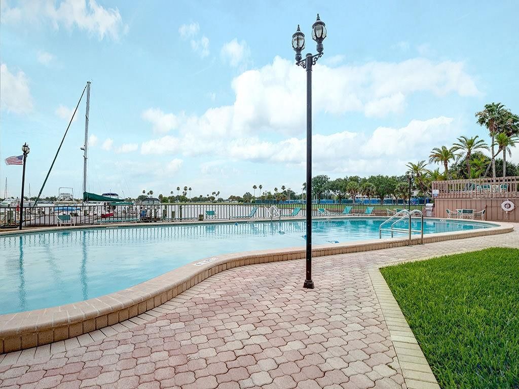 10355 Paradise Blvd 409, Treasure Island, FL 1 Bed, 1 Bath Condo