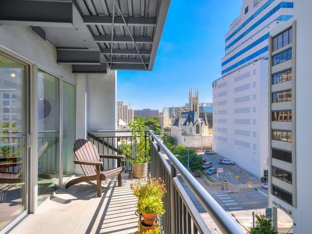 800 Brazos St 1007, Austin, TX 78701 2 Bed, 2 Bath Condo MLS